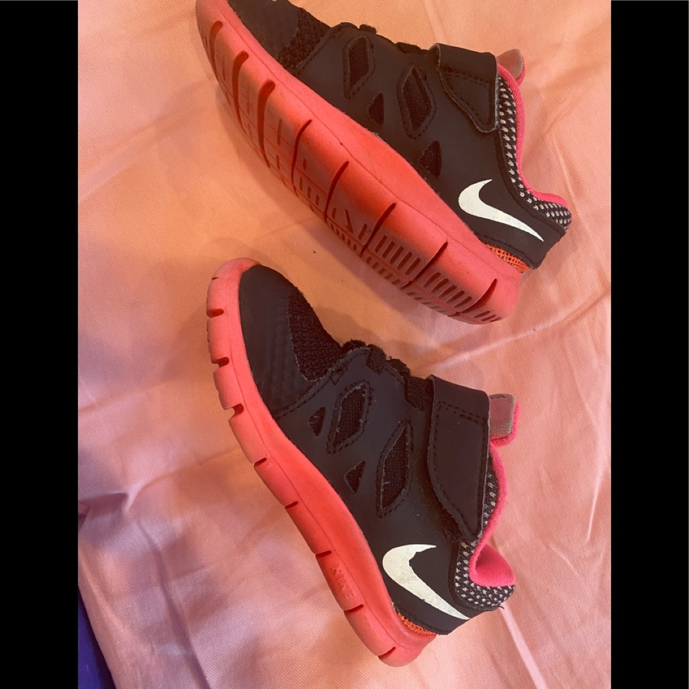 NIKE Toddler Tennis Shoe 👟👧🏼